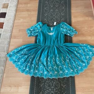 Vintage puff sleeve square dancing dress teal with white flowers circle skirt